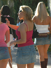 Hot lesbian 4 way muff diving